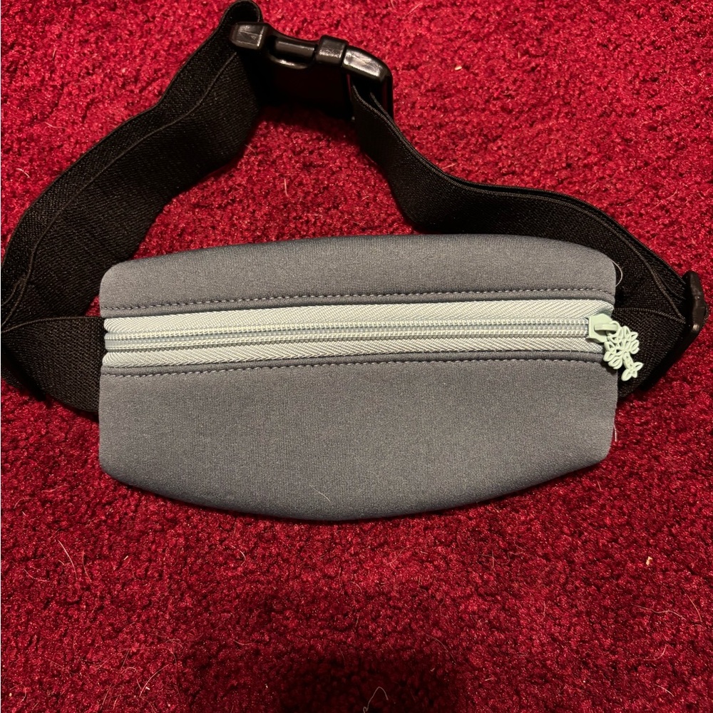 OAK AND REED TRAVERSE BELT BAG WORK OUT YOGA ETC NWOT